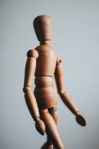 figure showing body language in an interview